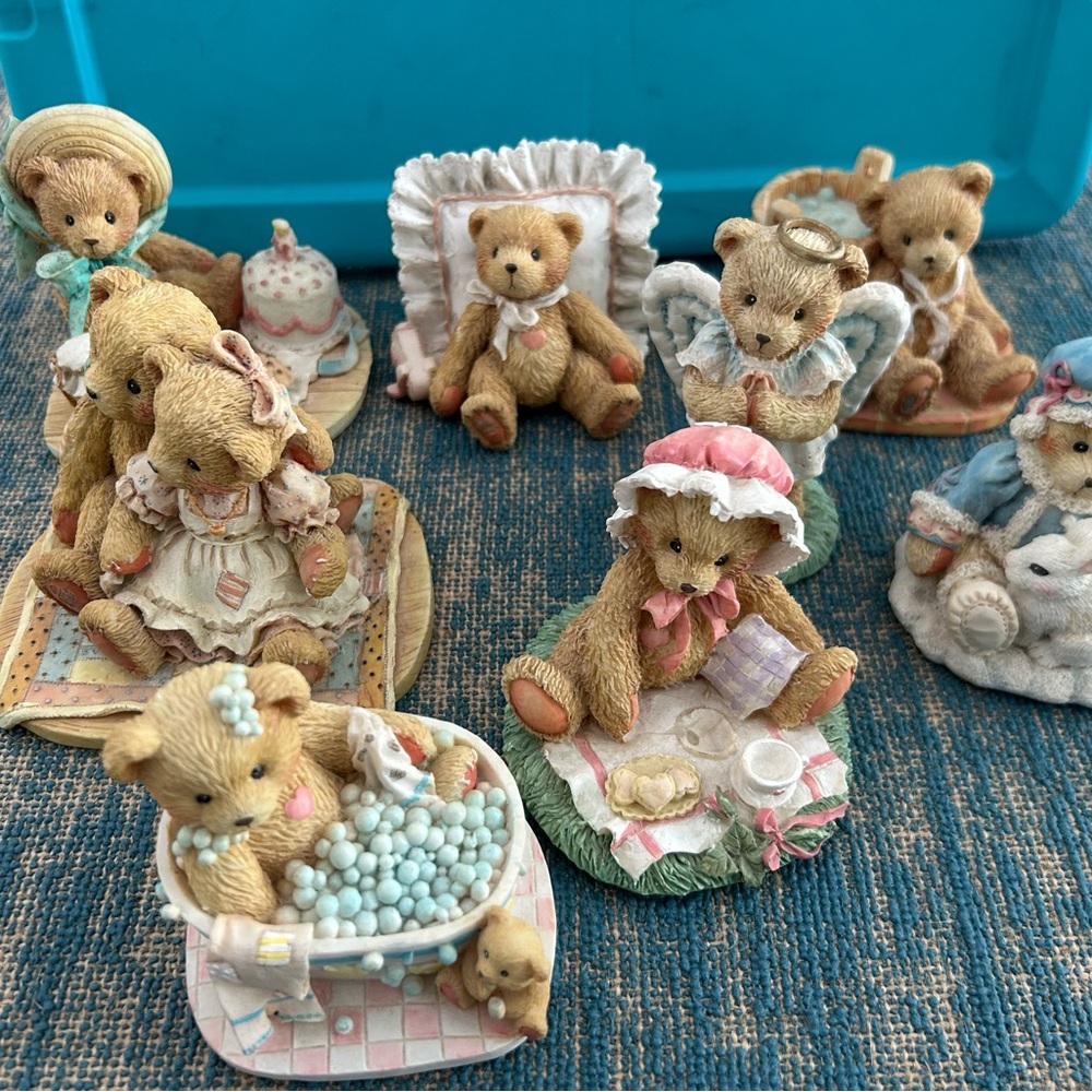 Lot of 8 Cherished Teddies collectibles
